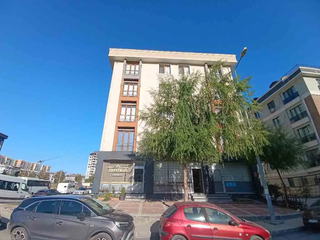 BEYLİKDÜZÜ KAVAKLI AYRI GİRİŞ SATILIK 4+2 DUBLEX DAİRE 2