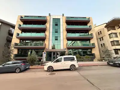 MUSA YILDIZ- MUSTAFA KEMAL MAHALLESI BAHÇE KULLANIMLI SATILIK 170M² OFIS