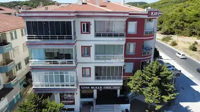 RE/MAX İNCİ'DEN AYVALIK KÜÇÜKKÖY BADAVUT YOLUNDA SATILIK 2+1 DAİRE