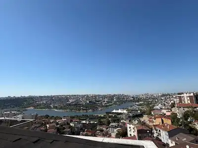 BEYOĞLU ÖRNEKTEPE’DE 150 M² BRÜT 2+2 ÇATI KATI DAİRE | BALKONLU