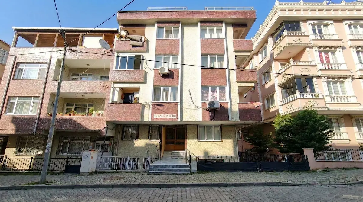 AVCILAR’DA GÜNEY CEPHELİ, BALKONLU 1+1 | KİRACILI | KREDİYE UYGUN