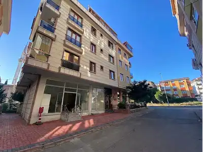 SANCAKTEPE MECLİS MAH. ’DE METROYA YAKIN OTOPARKLI 140 M² KİRALIK DÜKKAN