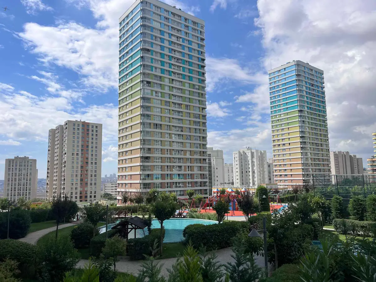 ISPARTAKULE BİZİM EVLER 6 GÖKKUŞAĞI SİTESİ’NDE SATILIK 4+1 DAİRE