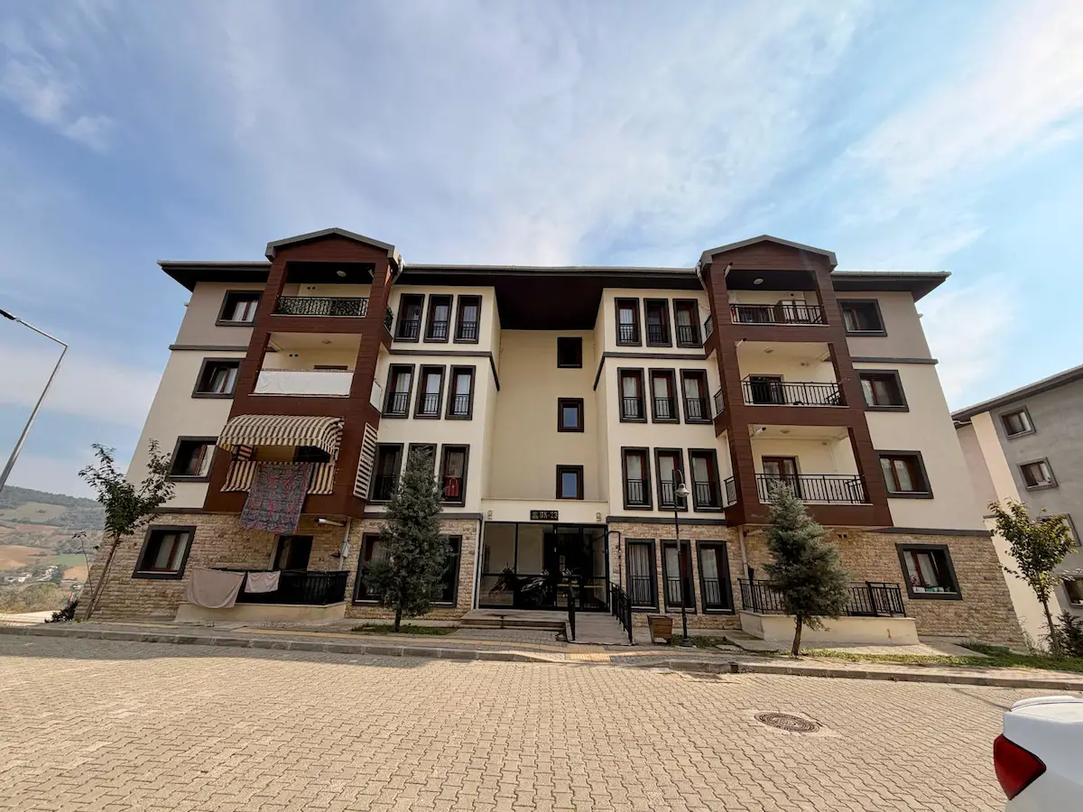 İZMİT SEPETÇİ TOKİ KONUTLARINDA GÖL MANZARALI 2+1 KİRALIK DAİRE