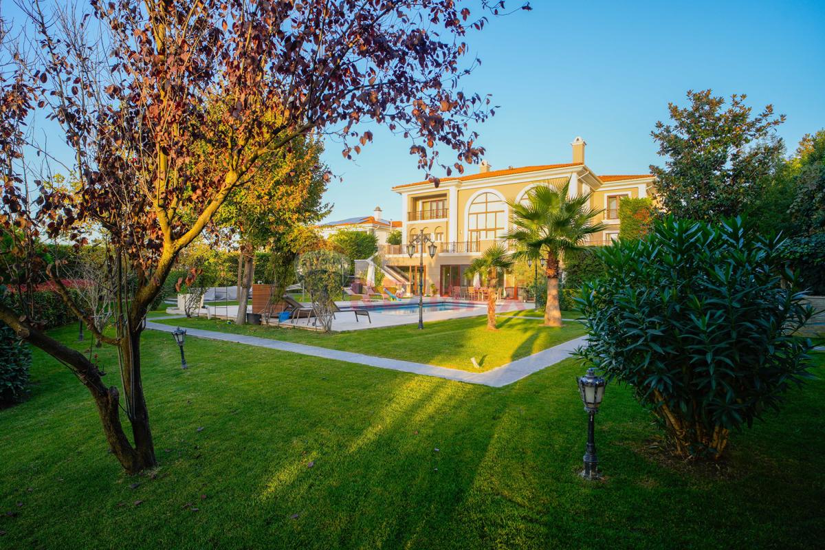 FOR SALE | ULTRA-LUXURY MANSION WITH PRIVATE POOL IN BÜYÜKÇEKMECE PELIKAN HILL
