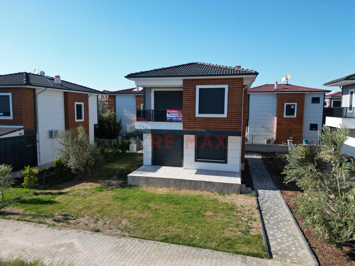 AYVALIK KÜÇÜKKÖY MELINA EVLERINDE SATILIK MÜSTAKIL DUBLEKS VILLA