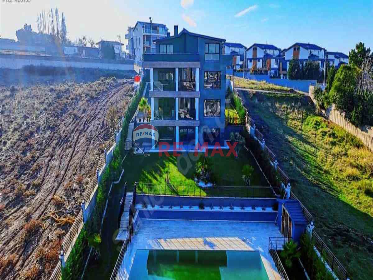REMAX MAXİMUM'DAN SATILIK 9+2 ÖZEL YAPIM DENİZ MANZARALI VİLLA
