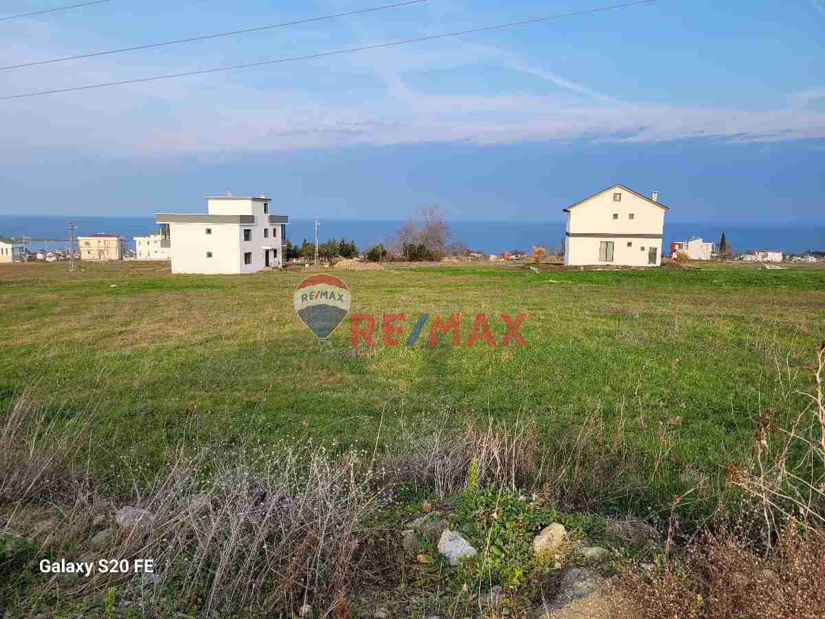 REMAXSEVCAN GÜRLEVİKTEN TAŞKELİKTE DENİZ MANZARALI SATILIK VİLLA ARSASI