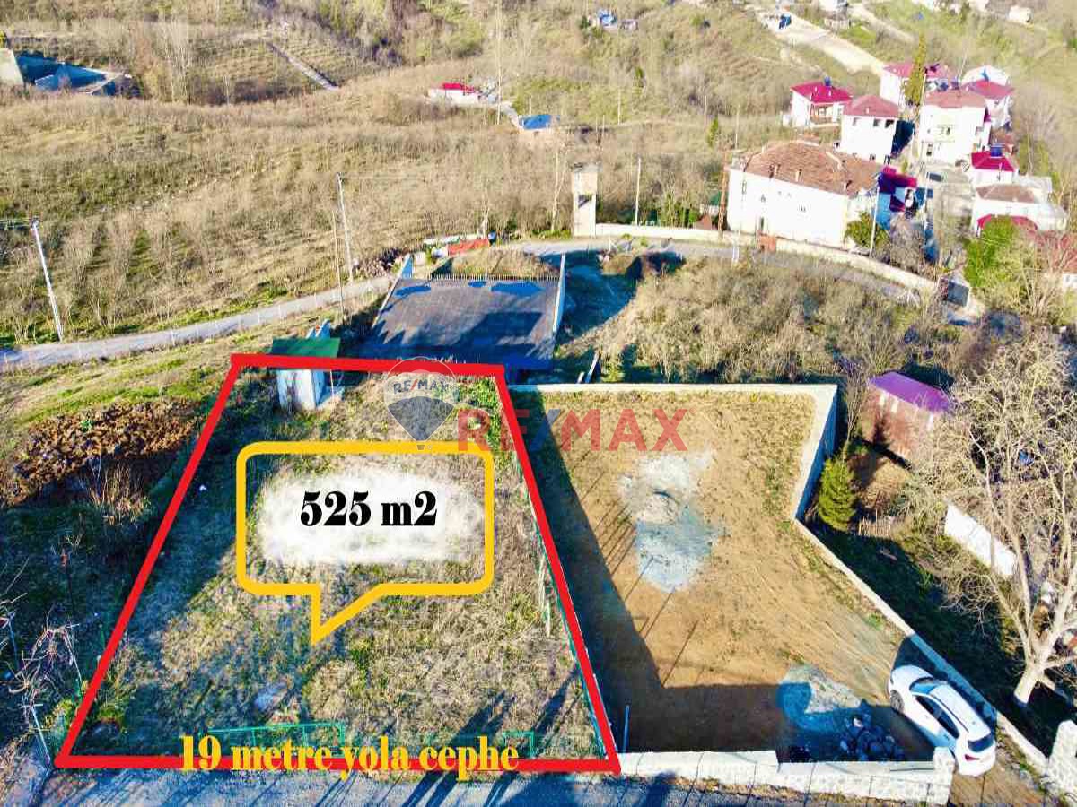 GÖZALAN MAHALLESINDE ELEKTRIK VE SUYU ALINMIŞ ETRAFI SARILI SATILIK DÜZ ARSA