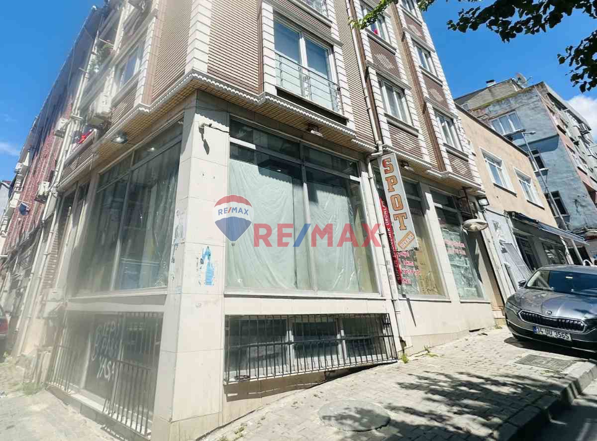 VATAN MAHALLESİ'NDE KÖŞEBAŞI ÇİFT CEPHE 160 M² SATILIK DÜKKAN