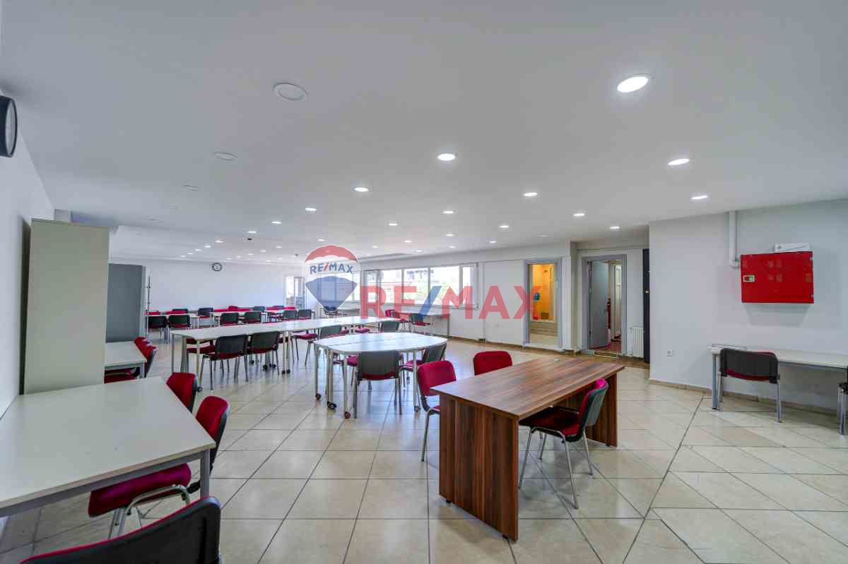 REMAXTIME'DAN BÜYÜKDERE CADDE ÜZERİ TERASLI 340M2 OFİS KATI