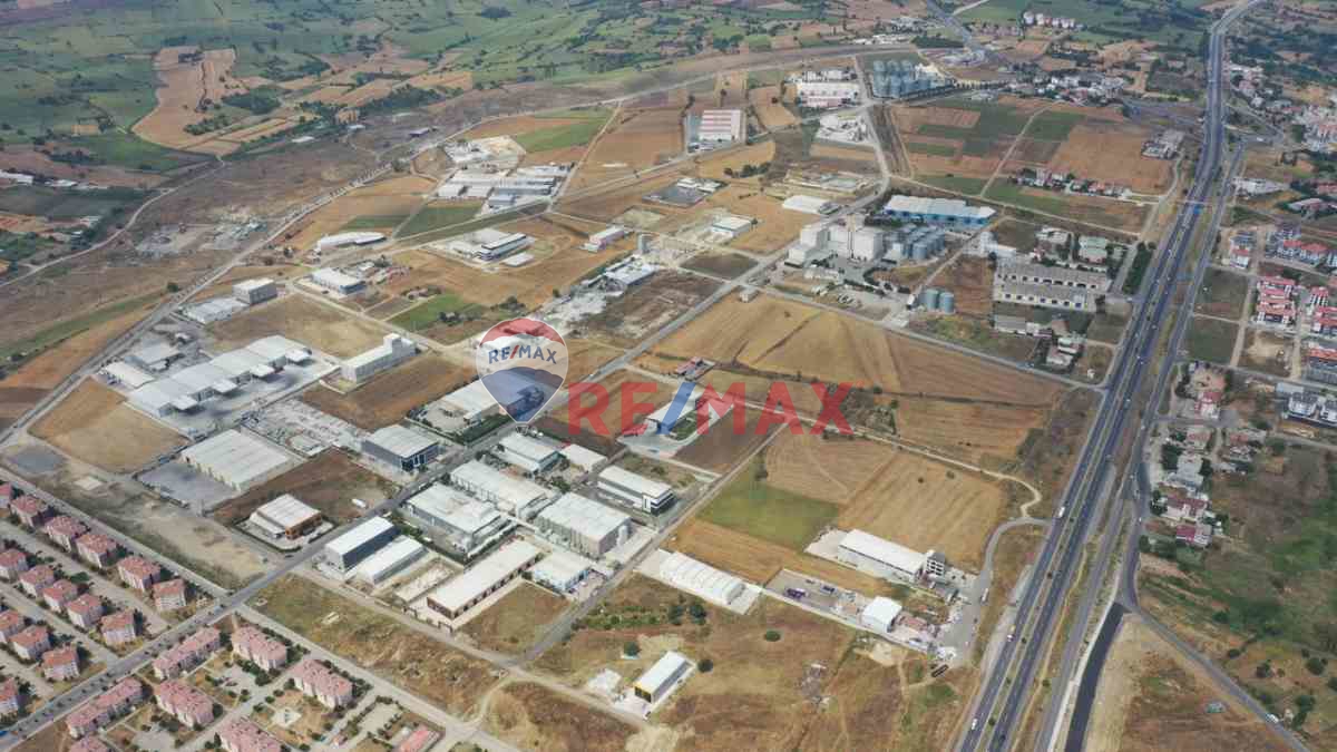 TEKİRDAĞ DUMANSIZDA SATILIK 2963 M2 SANAYİ ARSASI