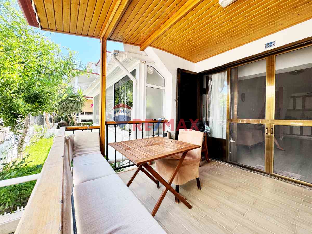 KARAİNCİR SİTESİ'NDE DENİZE 2 DAKİKA MESAFEDE SATILIK TRİPLEX