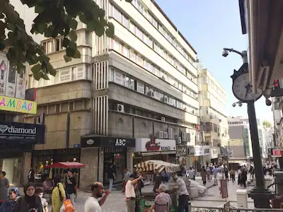 İZMIT FETHIYE CADDESINDE ÖZTALAY İŞ HANINDA SATILIK 120M2 OFIS