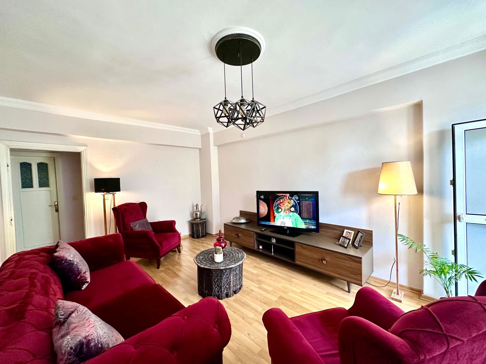 ADEM YAVUZ'DA METROYA YAKIN KİRALIK 3+1 DAİRE