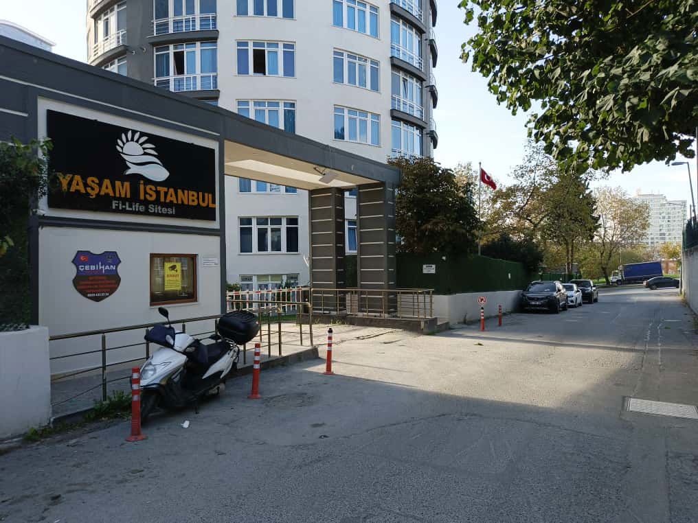 YAŞAM İSTANBUL Fİ LİFE SİTESİ METROBÜSE YAKIN 1+1