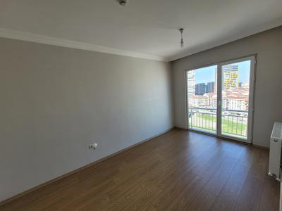 YAŞAM İSTANBUL Fİ LİFE SİTESİ METROBÜSE YAKIN 1+1