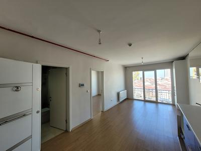 YAŞAM İSTANBUL Fİ LİFE SİTESİ METROBÜSE YAKIN 1+1