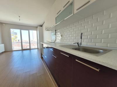 YAŞAM İSTANBUL Fİ LİFE SİTESİ METROBÜSE YAKIN 1+1