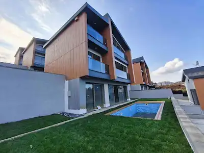 ŞİLE DE DENİZ MANZARALI MÜSTAKİL BAHÇELİ A PLUS 4+1 SATILIK VİLLA