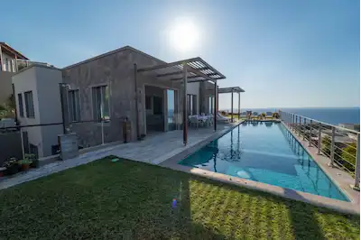 NEF RESERVE YALIKAVAKTA ÖZEL PLAJLI SITENIN KAPTAN KÖŞKÜ, ÖZEL HAVUZLU 6+1, 300 M² ULTRA LÜKS VILLA