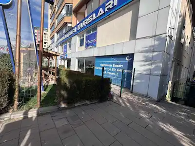 ÇUKURAMBAR BANKALAR CADDESİNDE 900M2 3 KATLI SATILIK BİNA