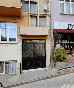 İZMIT MERKEZDE YENILENMIŞ 2+1 SATILIK DAIRE