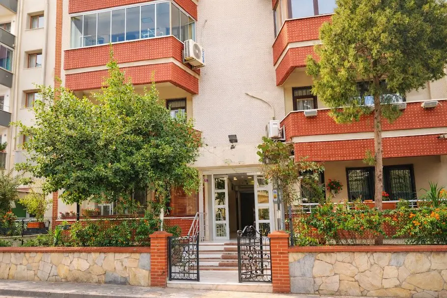 MALTEPE YALI’DA SAHİL VE MARMARAY YAKINI 5+1 SATILIK DAİRE 2