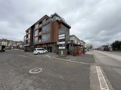 BAŞISKELE STRADA PLAZA'DA KIRALIK İÇI YAPILI 2+0 DUBLEKS OFIS