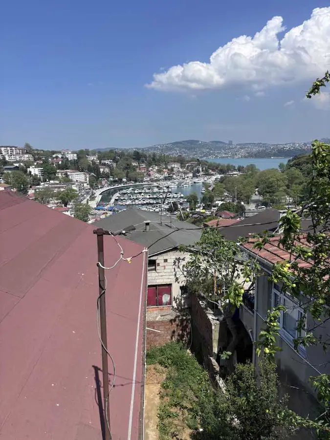 İSTİNYE'DE BOĞAZ MANZARALI, SATILIK MÜSTAKİL BAHÇELİ 2 KATLI EV