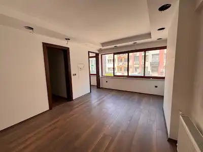 REMAX MODEL DEN DOKTORLAR CADDESINDE 2+1 SATILIK OFIS