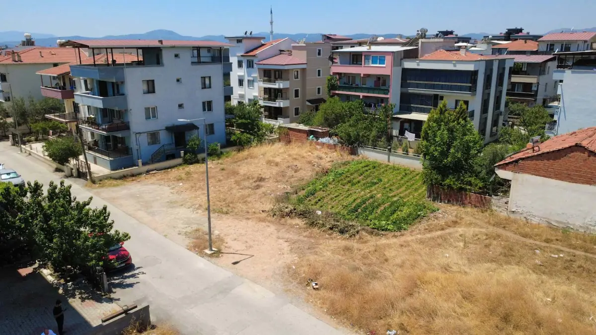 İZMİR MENDERES'TE SATILIK 309M² VİLLA VE KONUT İMARLI ARSA