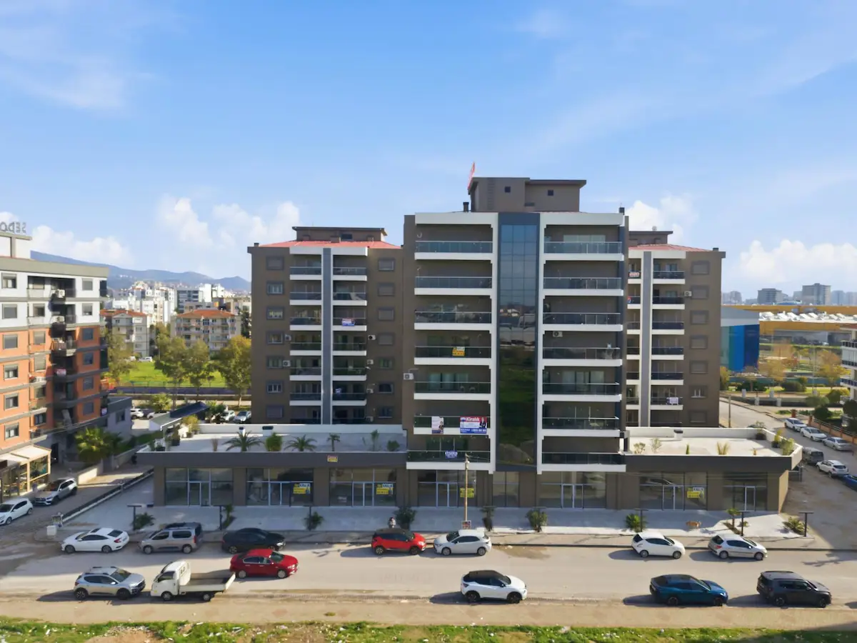 ÇİĞLİ-ATAŞEHİR'İN MERKEZİNDE SATILIK 2+1 BAHÇE KATI DAİRE
