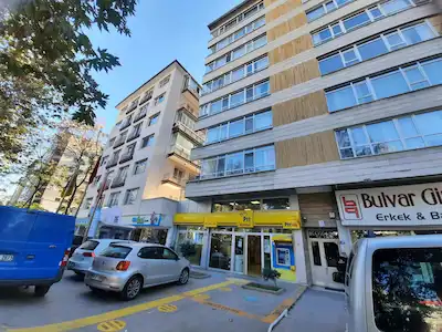GMK BULVARI ÜZERİ AİLE APARTMANINDA YAPILI ASANSÖRLÜ SATILIK