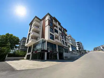 REMAX SERHAT/RTE BULVARINA CEPHE/HOLLÜ/1+1 DAİRE/OFİS