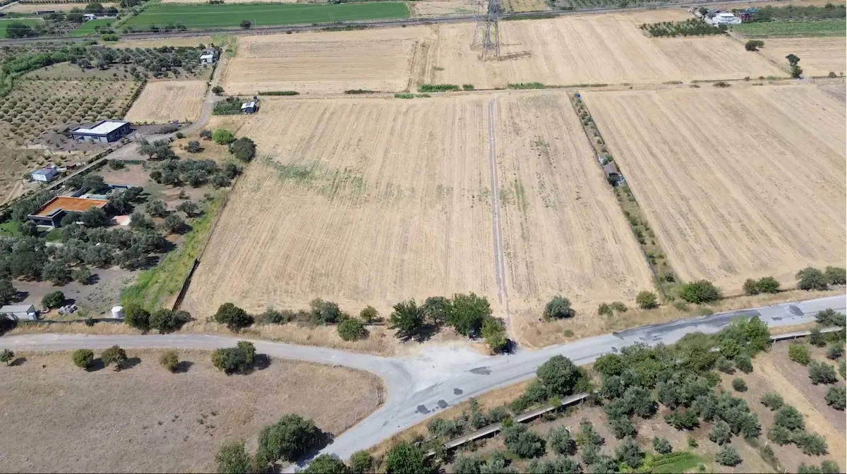 ALİAĞA HELVACI'DA KADASTRAL YOLA CEPHELİ 4.524 M² HİSSE