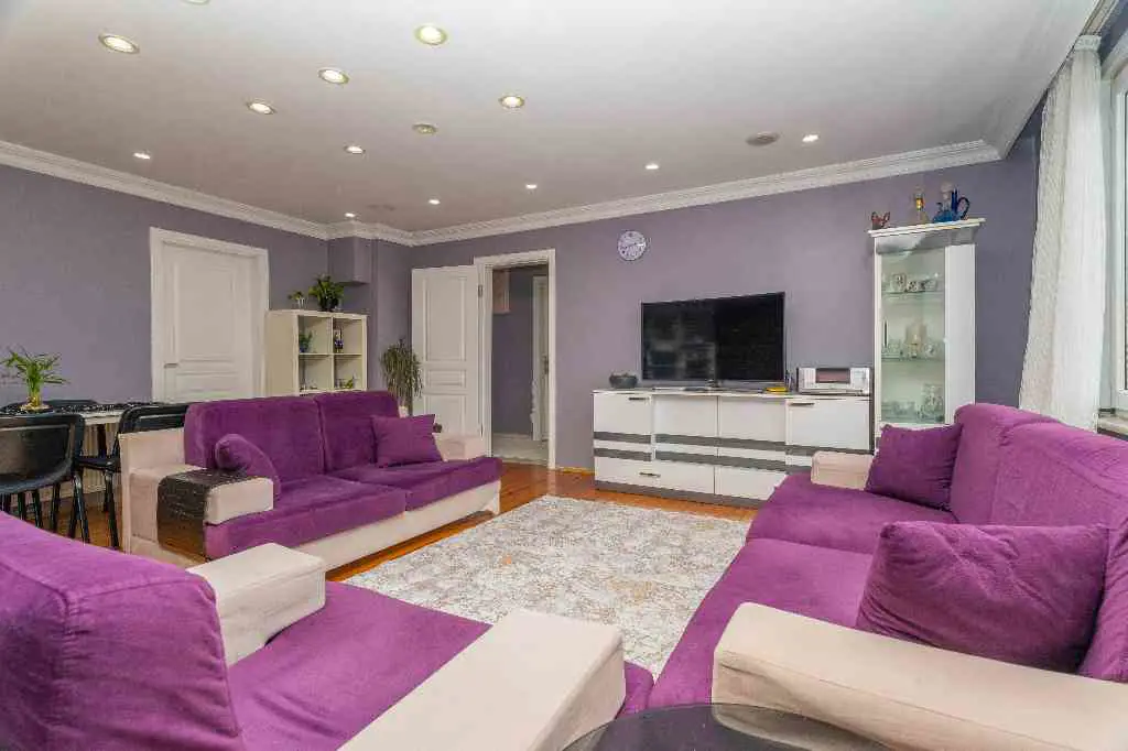 ÜSKÜDAR’DA BATI-GÜNEY CEPHELİ 3+1 | 100 M² NET | SON KAT (3/3) BALKONLU DAİRE