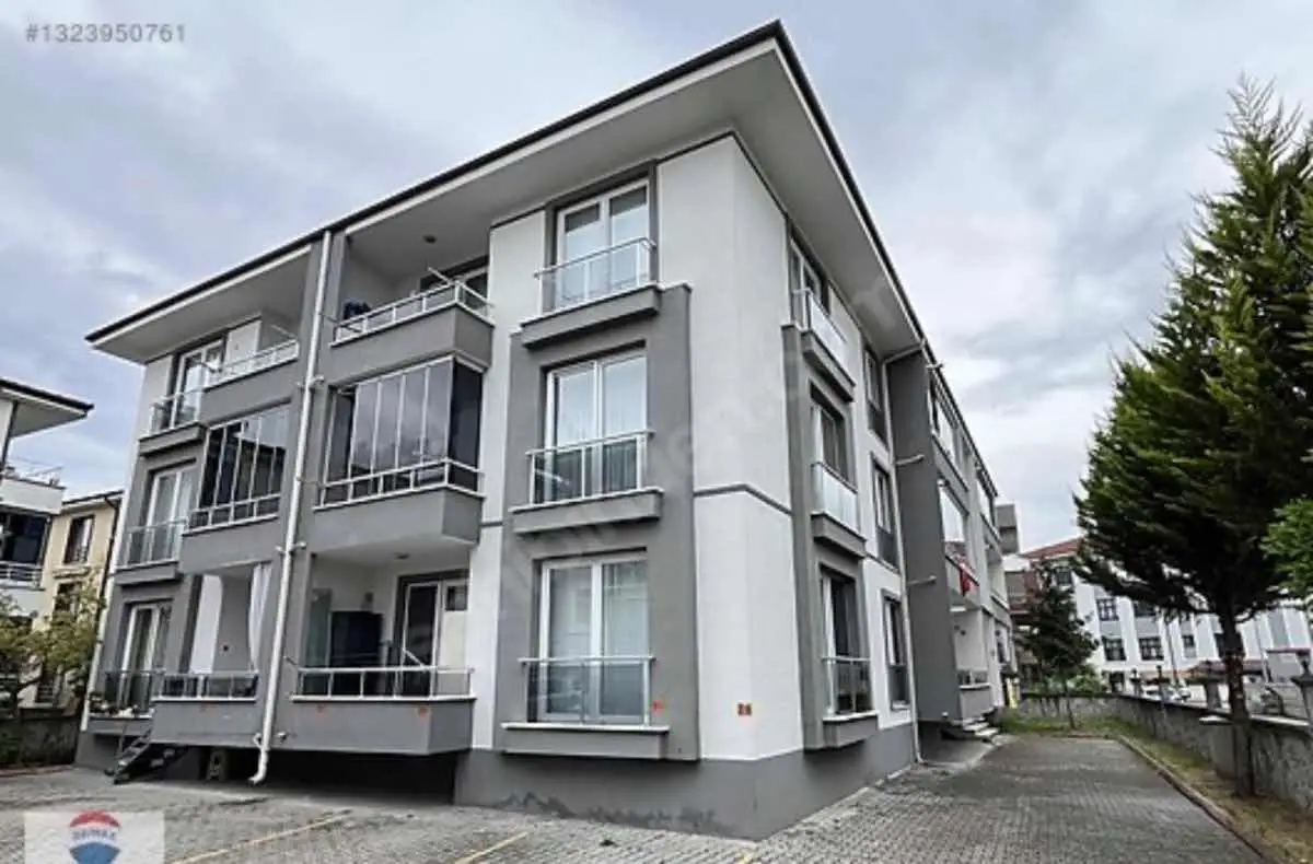 SİTE İÇİ BAKIMLI MASRAFSIZ ARAKAT GENİŞ 3+1 DAİRE