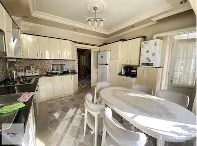 REMAX ÖZGÜRDEN GÜNEYKENTTE SİTE İÇİ 4+1 SATILIK DAİRE