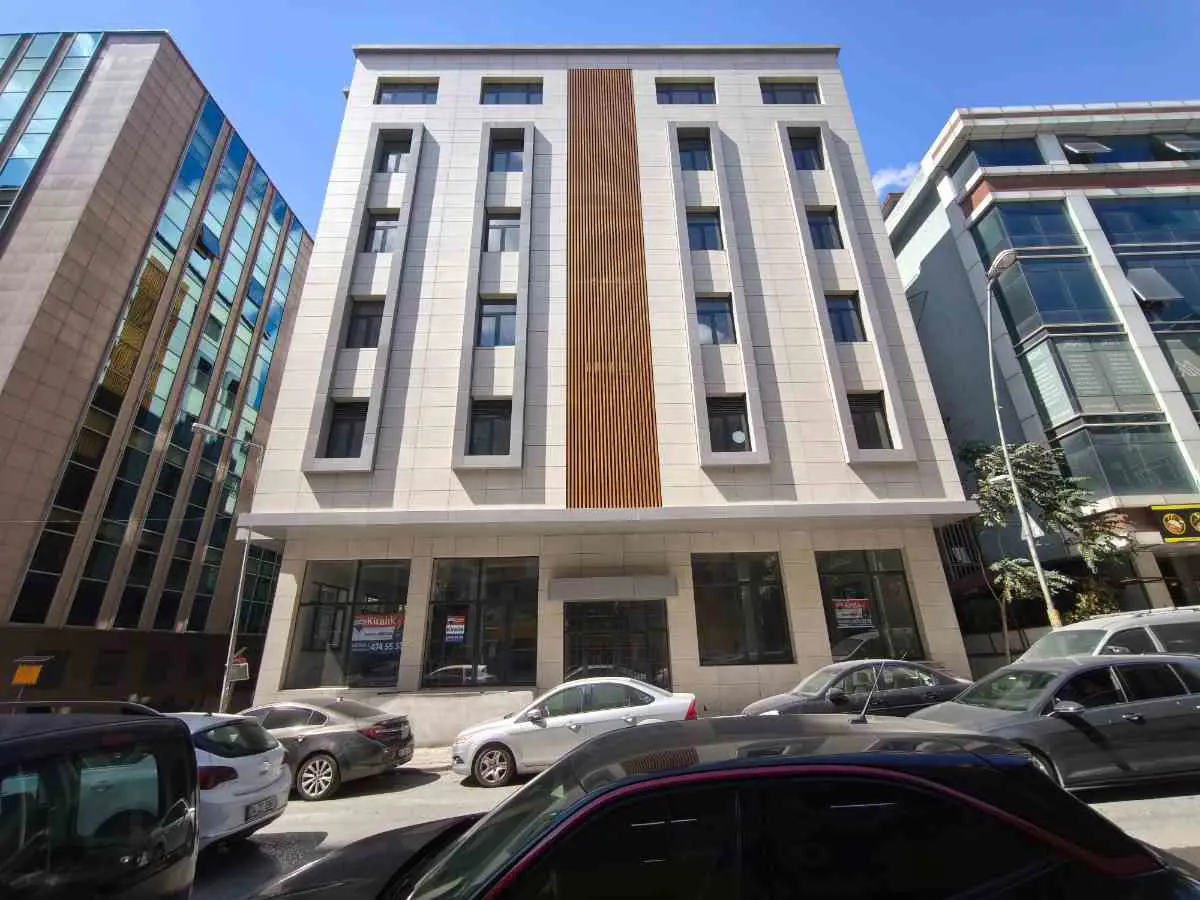 E-5 HATTI CADDE ÜZERİNDE 3000 M² KİRALIK KOMPLE BİNA