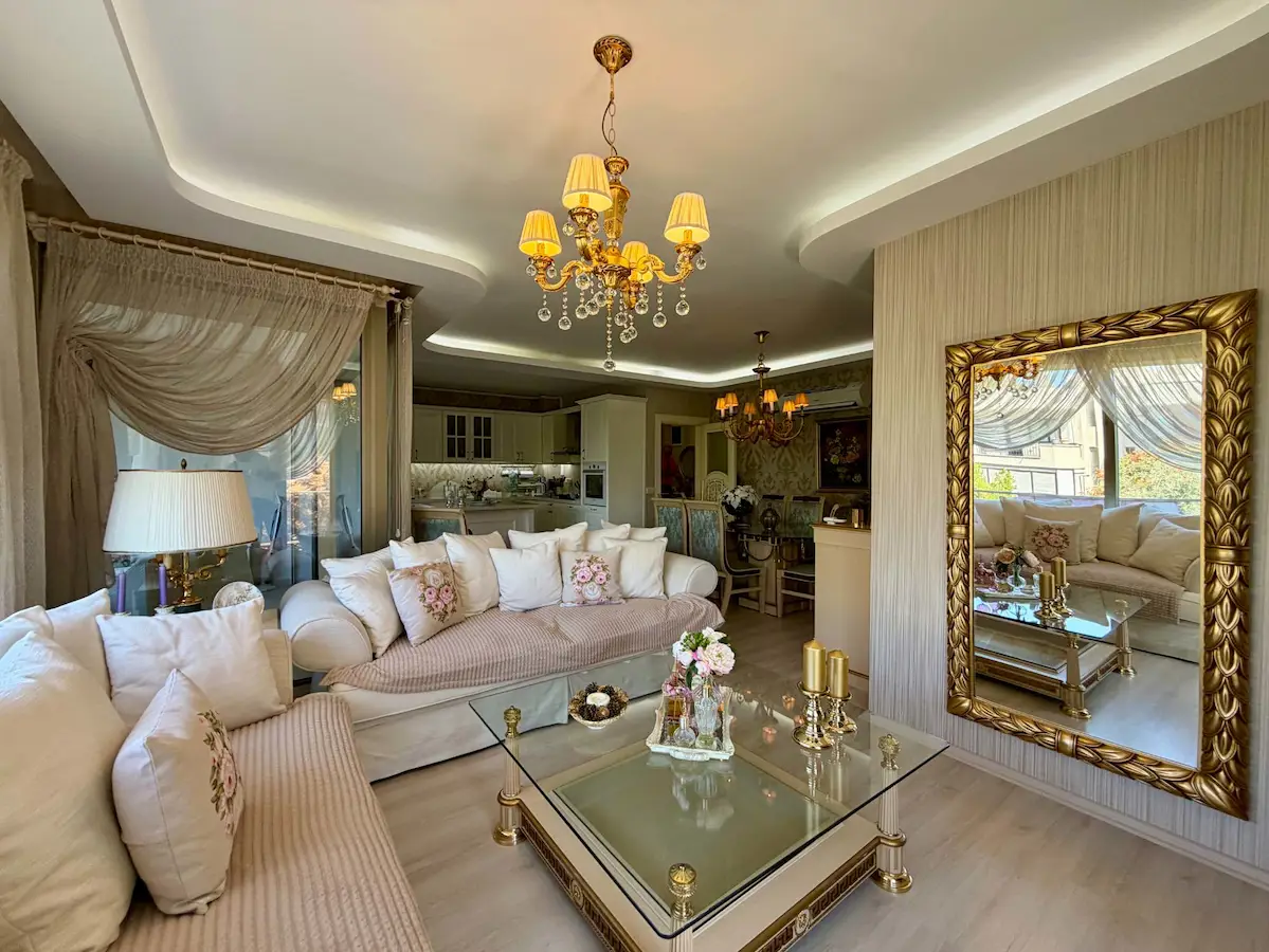 KUŞADASI MERKEZDE GENİŞ,BAKIMLI SATILIK 3+1 DAİRE