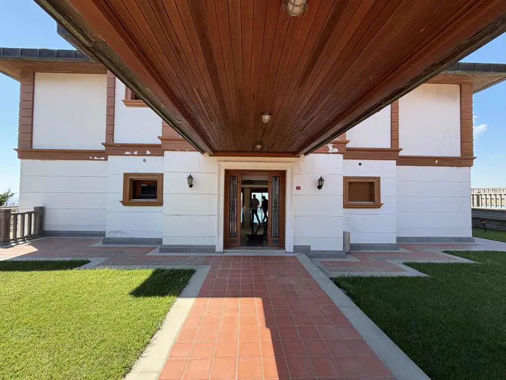 Property image 8