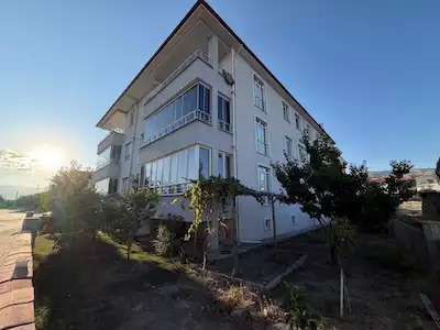 REMAX DEM'DEN KAZIM KARABEKİRDE ARA KAT 3+1 FIRSAT DAİRE