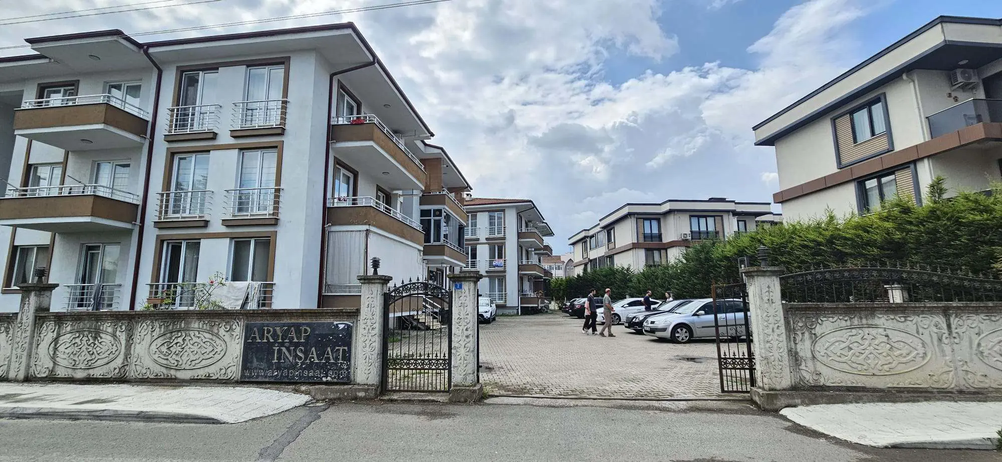 REMAX MAVİ YAZLIKTA SİTEİÇİ,ARAKAT,3+1 KİRALIK DAİRE