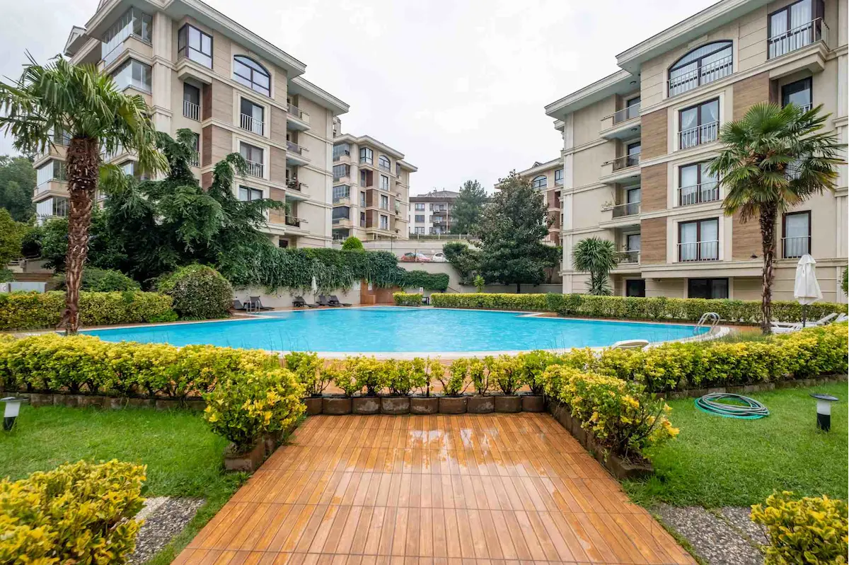 REMAX ADVANTAGE ARZU AKSARAY'DAN PLATIN PARK EVLERINDE ÖZEL BAHÇELI 1+1 DAIRE