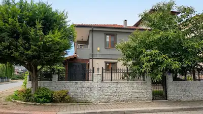 REMAX HÜRDEN SERDİVAN BAHÇELİEVLER'DE KİRALIK DUBLEKS VİLLA