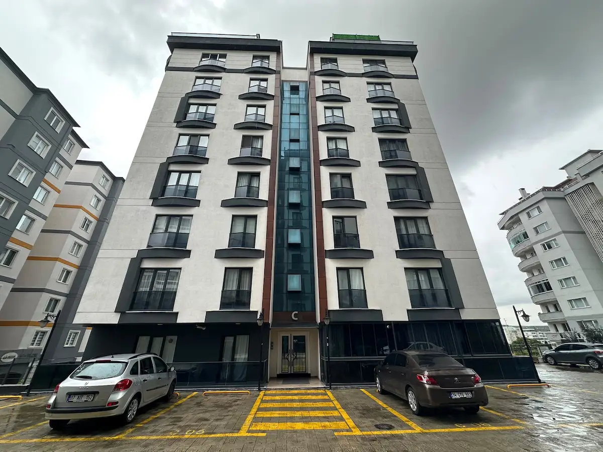 KOCAELİ ÇAYIROVA AKSE MAHALLESİ’NDE
BİRR ŞEHİR 2. ETAP SİTESİNDE SATILIK 2+1 DAİRE