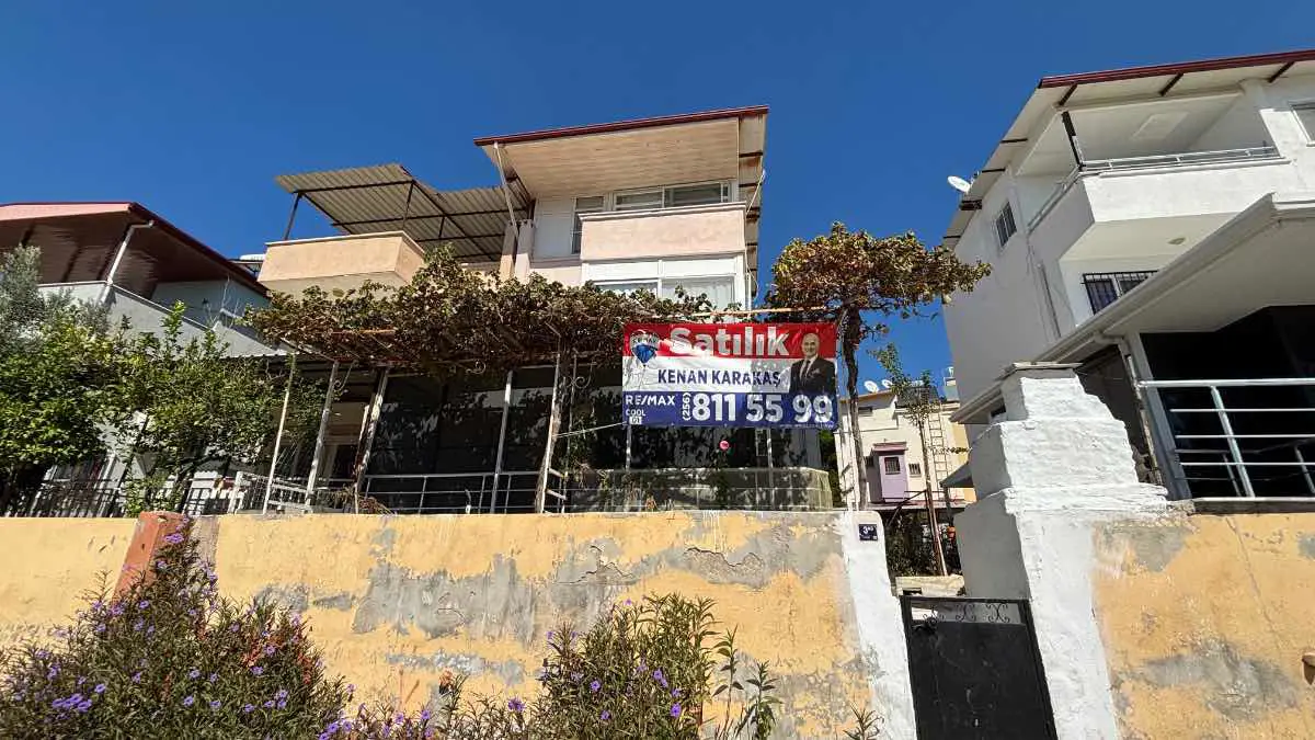 DİDİM HİSAR MAH’DE 3 KATLI, EŞYALI 3+1 GENIŞ BAHÇELI VİLLA