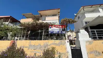 DİDİM HİSAR MAH’DE 3 KATLI, EŞYALI 3+1 GENIŞ BAHÇELI VİLLA