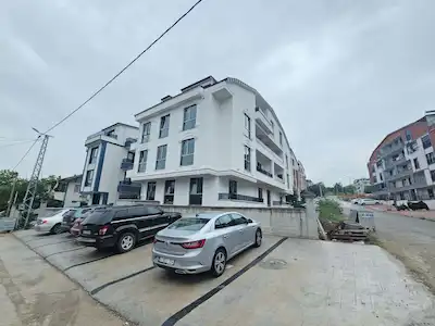 BAŞİSKELE YEŞİLYURT MH. ASANSÖRLÜ ARAKAT EBEVEYN BANYOLU 3+1
